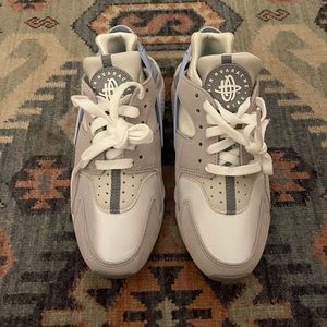 Nike Women's Huarache Shoes size 7.5